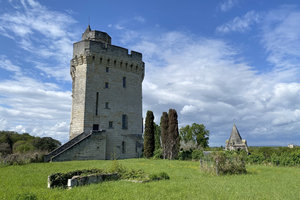 Tour Donjon classée en Anjou