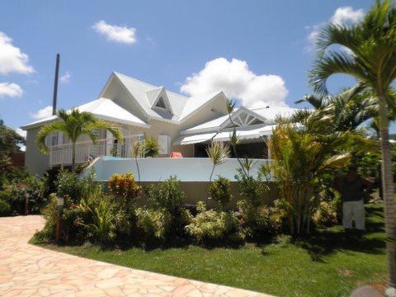 Dpt Guadeloupe (971), à vendre  maison P7  - Terrain de 843,00 m²