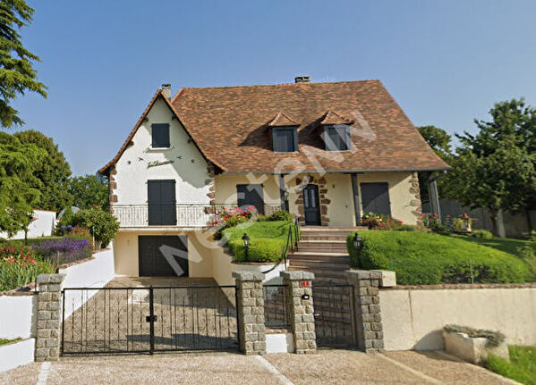 Belle maison Mareuil en Perigord avec gite loue et dependances