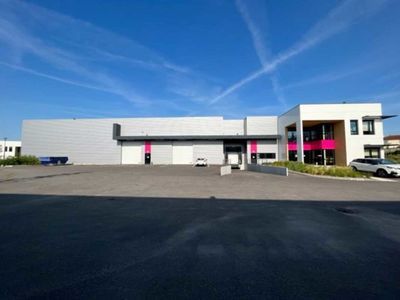 Excellentes prestations, quai, grande hauteur - 2 650 m² divisibles à partir de 350 m²