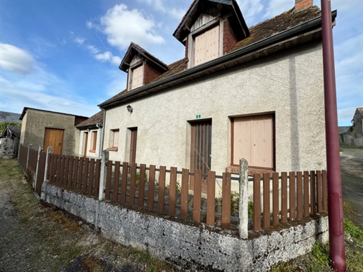 Charmante Maison à Fort Potentiel à Savigné sous Le Lude - Idéale pour Maison Secondaire 