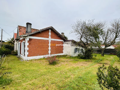 SOULAC SUR MER - VERITABLE VILLA SOULACAISE (78 M2) AVEC DÉPENDANCES le tout sur terrain d'environ 