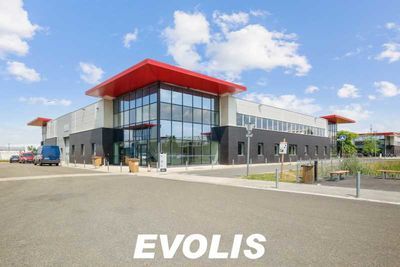 Locaux d'Activités - A LOUER - 2 583 m² divisibles à partir de 956 m²