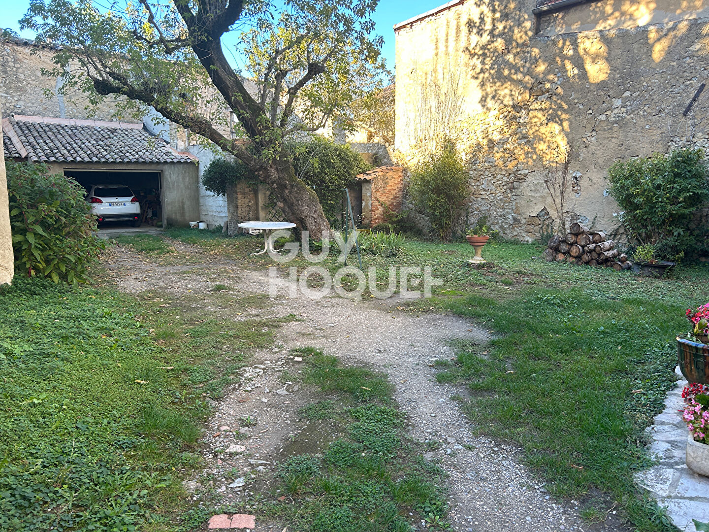 Maison R+2 avec grenier, garages, dépendance et jardin