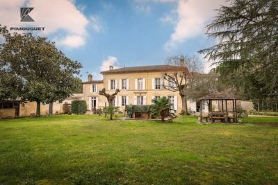 Maison Girondine du 19ème Siècle sur un Vignoble de 10 ha