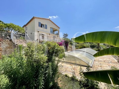 Saint-Paul-de-Vence, villa au calme avec vue panoramique.