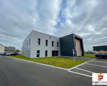 Immobilier professionnel Location Franqueville-Saint-Pierre  265m² 3577€
