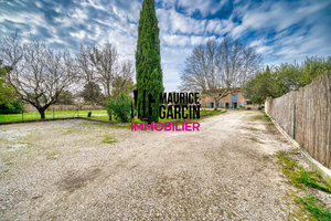 Mas provencal de 320m² - Terrain de 3348m² - Annexes - MONTEUX