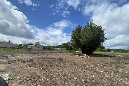 Terrain 680 m2 à Le Pian Médoc