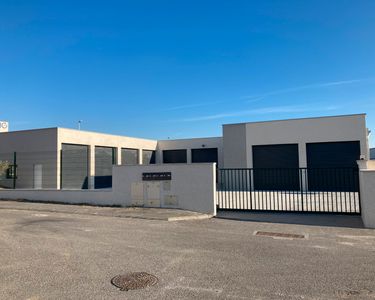 Local d'activité 110m2 - entrepôt de stockage 