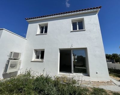 Maison neuve de type 4 avec garage et jardin