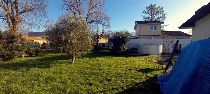 Grande maison en pierre, 6 pièces, 2 garages, jardin à Saint Yzan de Soudiac