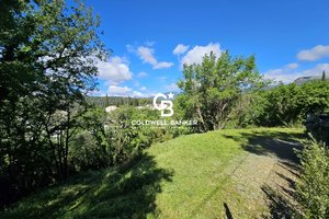 GRAND et BEAU TERRAIN A BATIR DANS QUARTIER RESIDENTIEL 