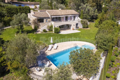 Mougins : Grande villa avec vue mer panoramique