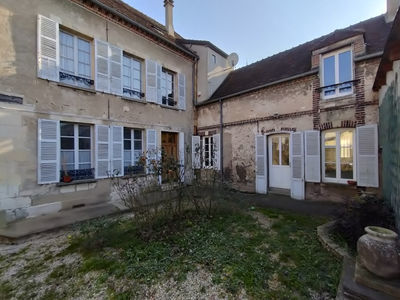 MAISON BOURGEOISE A SENS, CENTRE VILLE, 6 CHAMBRES, 378M2 TERRAIN CLOS