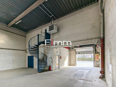 Local commercial 352 m²