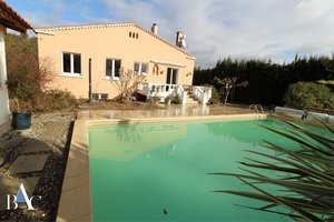 Proche de Limoux, Villa avec jardin piscine et gite