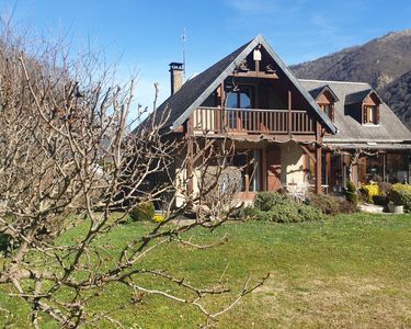 Belle Villa en parfait état exposée au sud proximité immédiate de Luchon