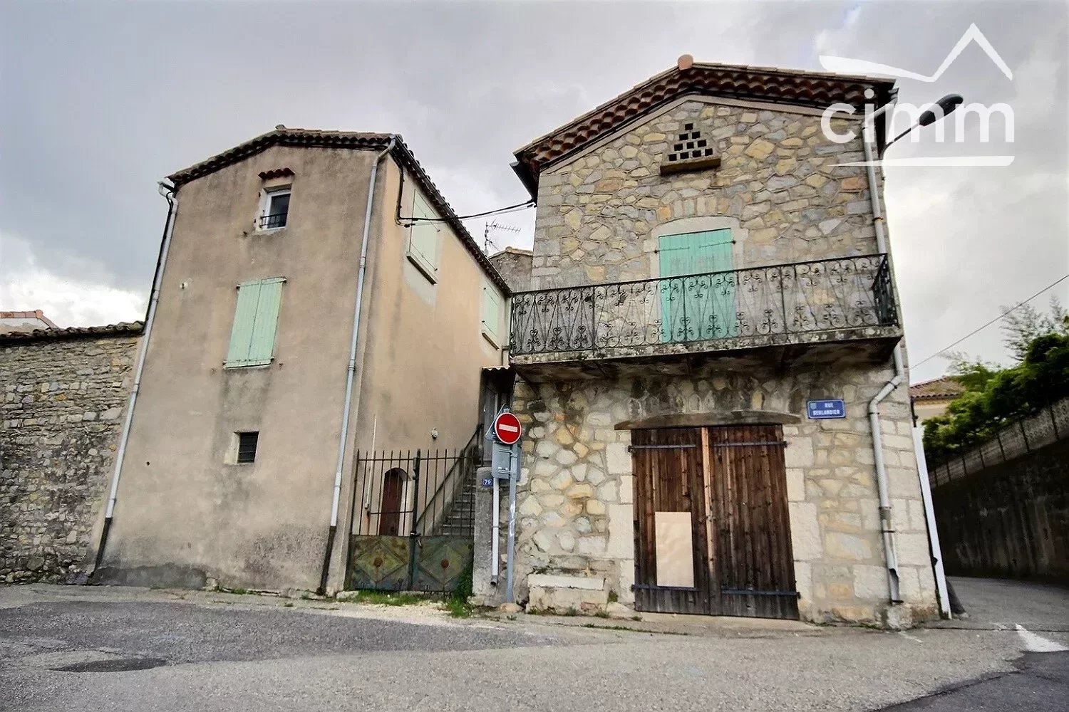 IMMEUBLE DE 3 APPARTEMENTS À VILLENEUVE-DE-BERG 