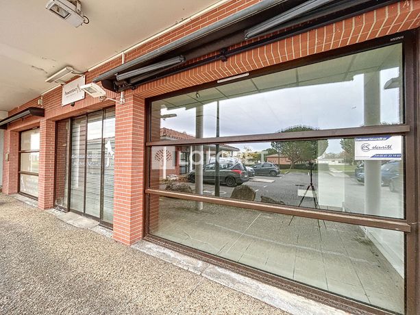 Local commercial 143 m²