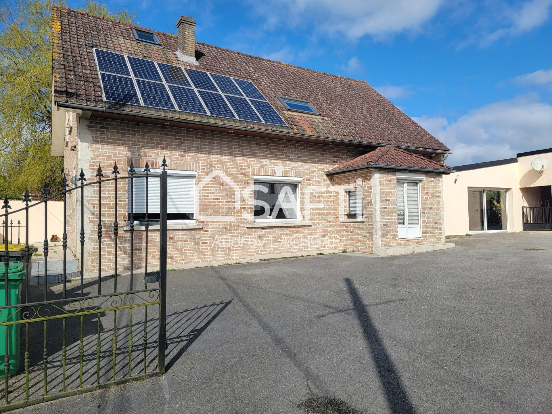 Maison - 11 pièces - 247m²