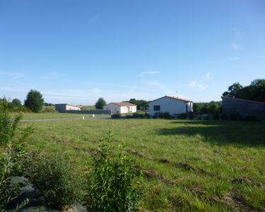 Terrains constructibles de 1590 m² à 2 000 m² Ceaux en Couhé