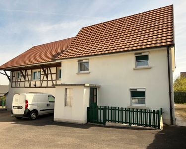 Charmant ensemble immobilier dans une ancienne ferme en partie réhabilité