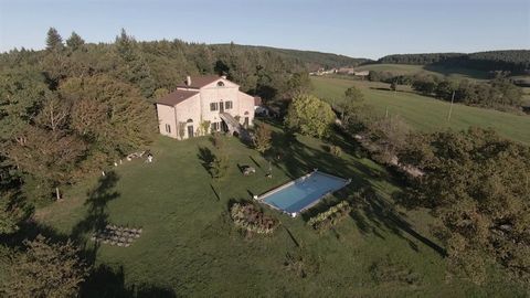 Propriété avec parc, piscine et dépendance - BOURG