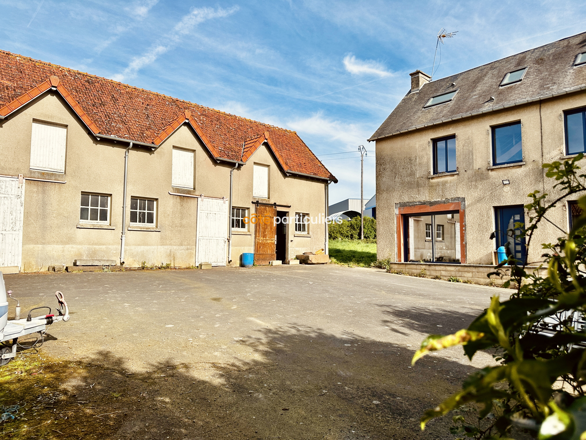 Exclusivité - Maison avec dépendances et 5800m2 de terrain (Hébécrevon)