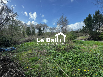 Terrain 811 m²