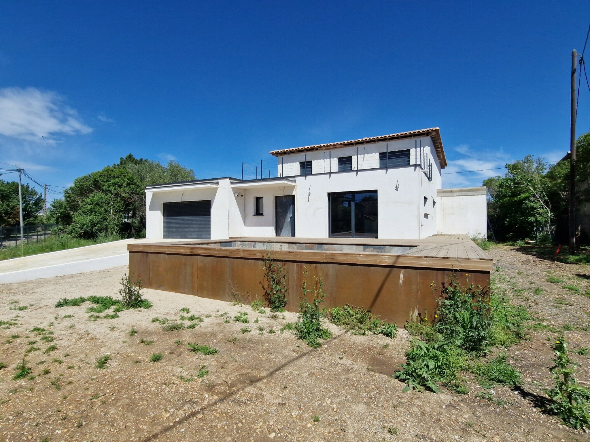 MAUGUIO - VENTE VILLA CONTEMPORAINE TYPE T5 AVEC PISCINE 