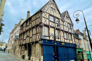 Immeuble de prestige datant du XVème siècle, niché en plein coeur de Bourges