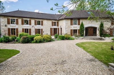 Moulin de 6 chambres impeccablement rénové situé dans plus d'un