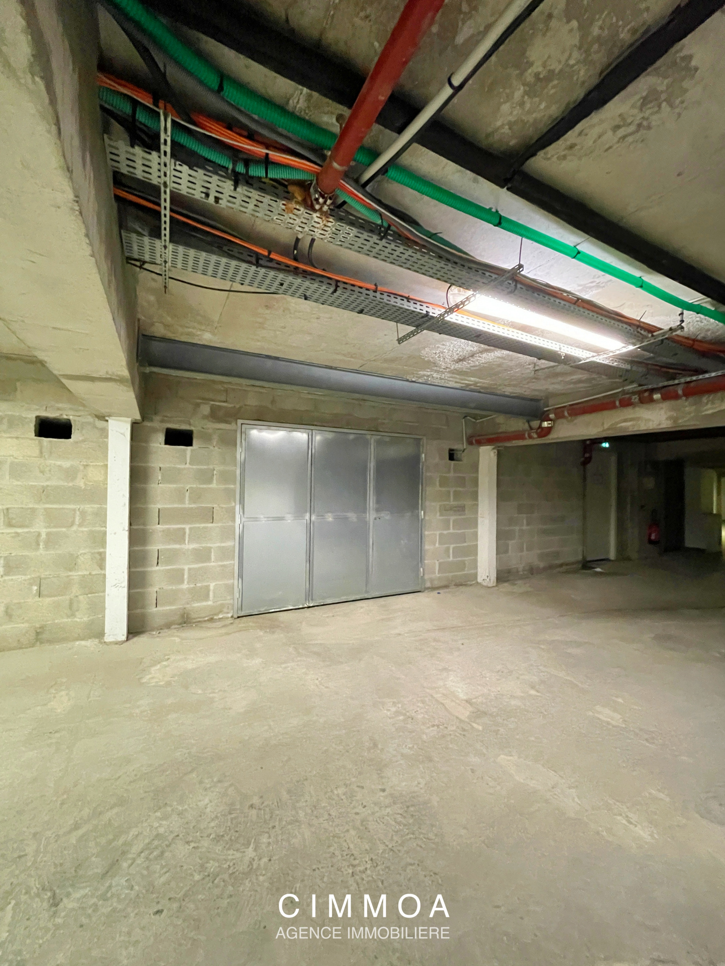 Grand garage en sous-sol à vendre dans le centre de Balaruc-
