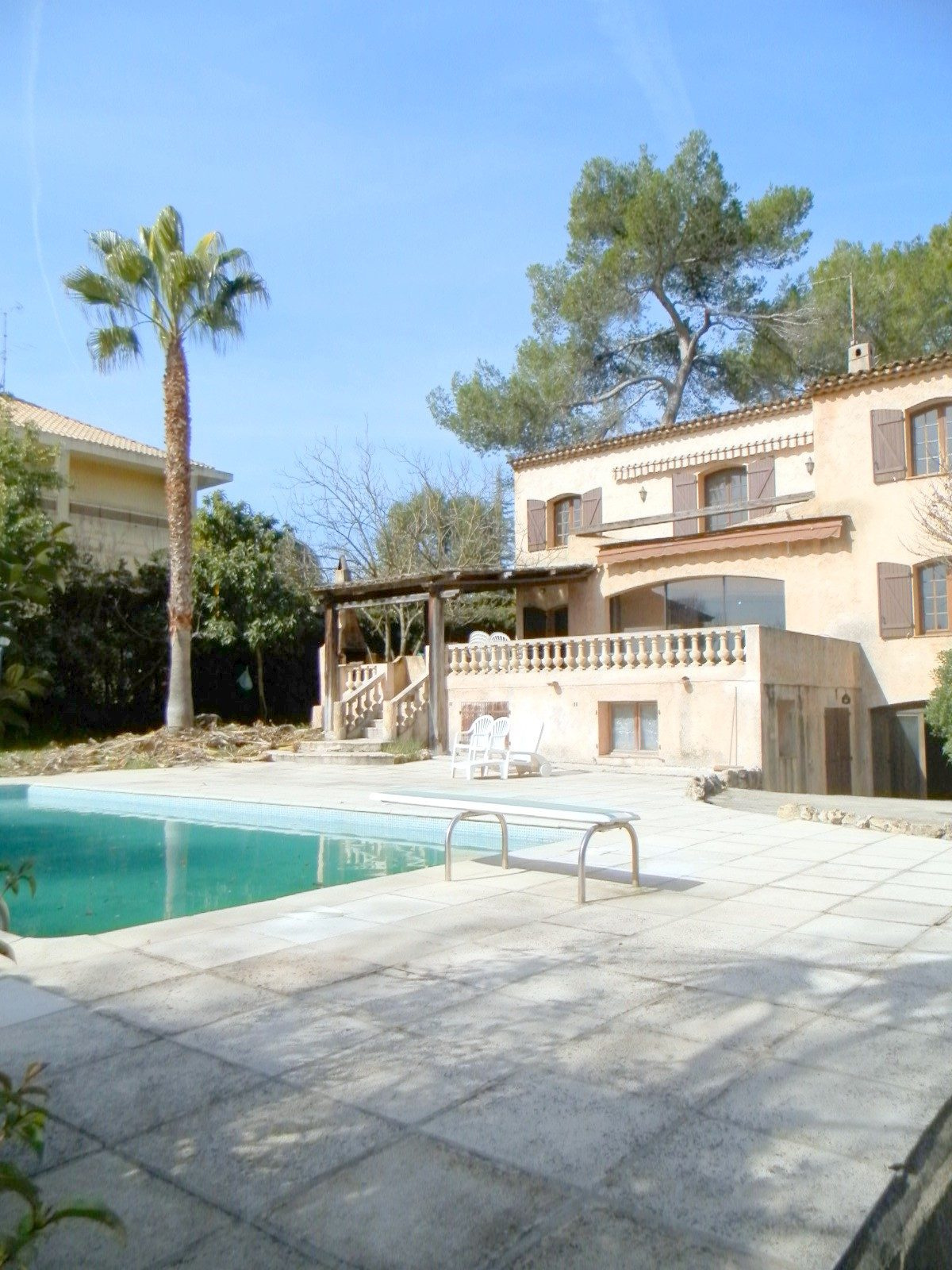 MOUGINS VILLA INDIVIDUELLE SUD T8  DE 467m2 SOL PISCINE TERR