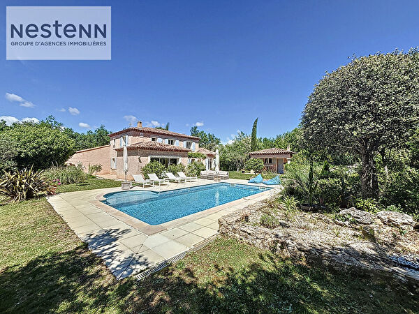 Maison Forcalqueiret 203m2, 7 pieces, 2500m2 paysage, piscine, pool house 