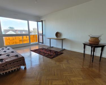 Appartement de 3 pièces 75 m² avec loggia, place de parking, cave, Melun gare à pied