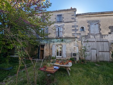 Ensemble immobilier Gond pontouvre 