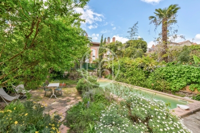 BELLE MAISON DE VILLE - GRAND JARDIN - PISCINE