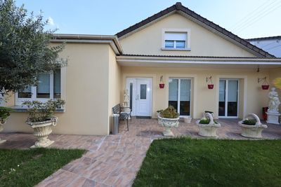 Vaste maison de plain pied sur 623 m² de terrain