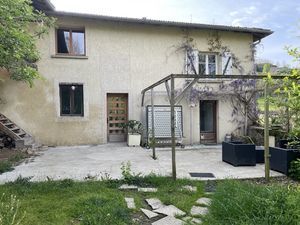 Maison 7 pièces - piscine - caves - serre 