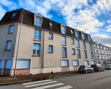 Rare à la vente, bâtiment de 1300 m² à réhabiliter en centre-ville à Saint Florentin