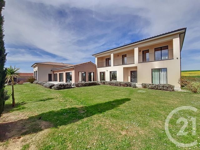 Maison 7 pièces 242 m²