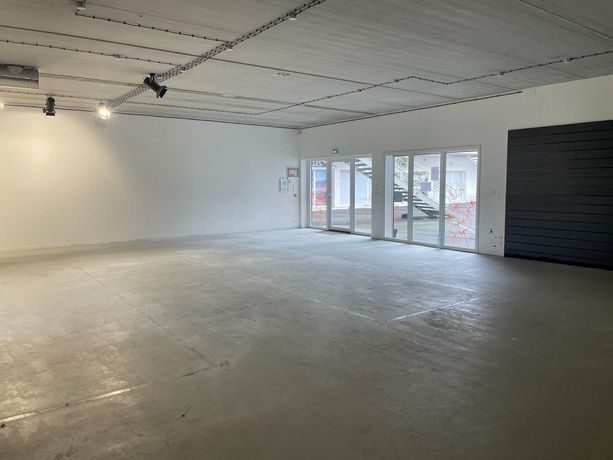 Local commercial 170 m²