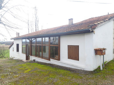 EN PLEINE CAMPAGNE, MAISON DE PLAIN PIED à Rénover.......potentiel intéressant !