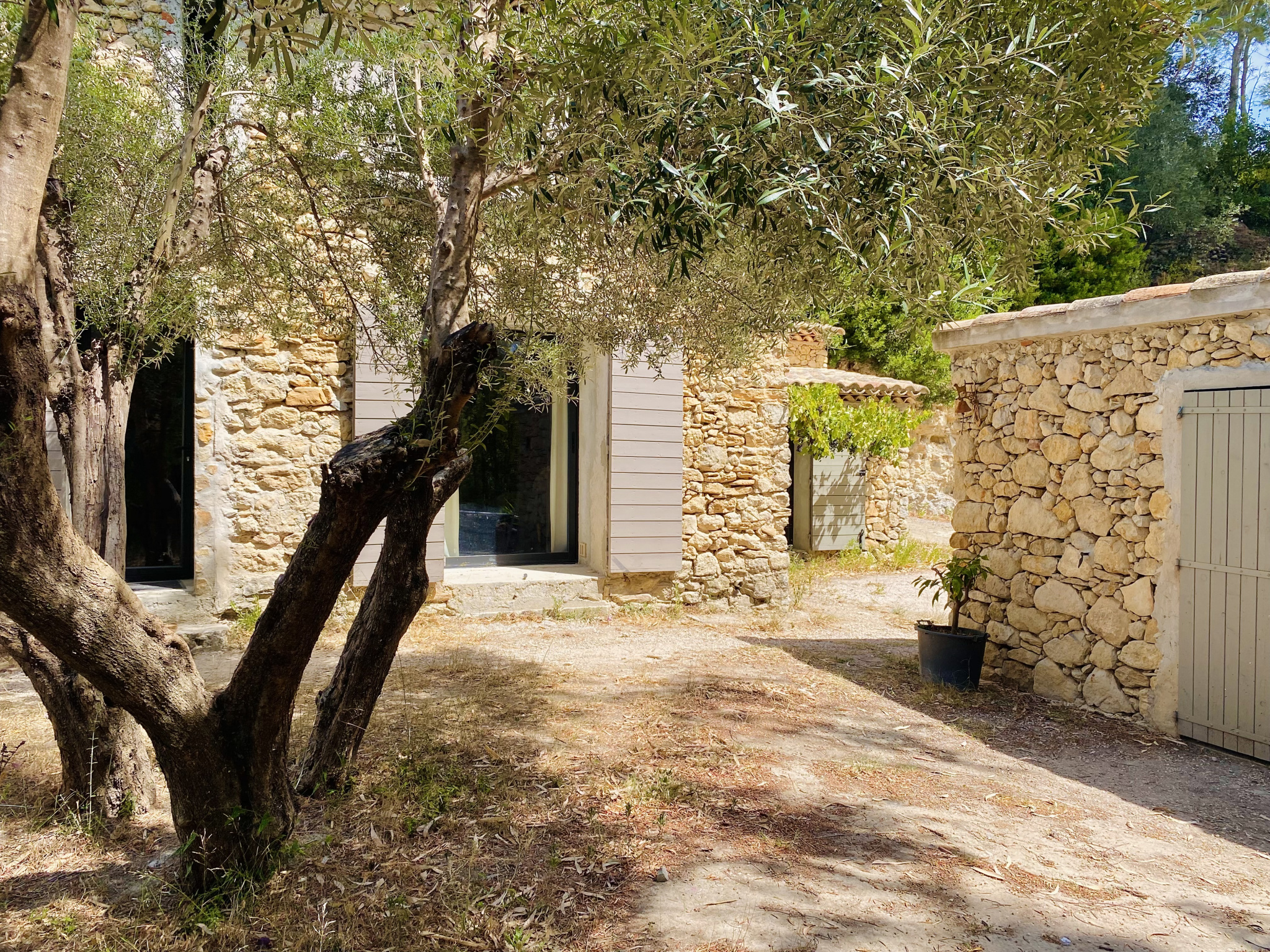 MAISON EN PIERRE AU CASTELLET 3 CHAMBRES 