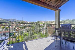 LA TRINITE Appartement Duplex T4 au sein d'une villa avec terrasse et JARDIN