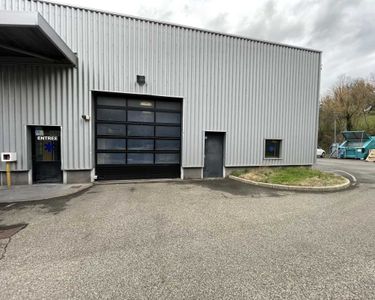 Local industriel 432 m²