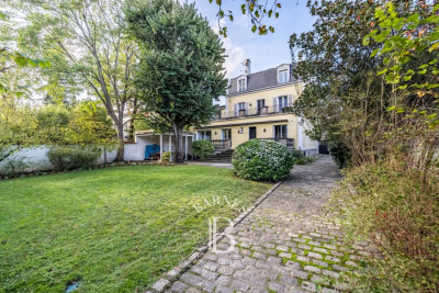 Maison 8 pièces 266 m²