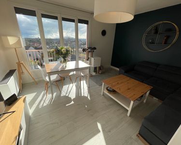 Appartement entièrement rénové avec balcon